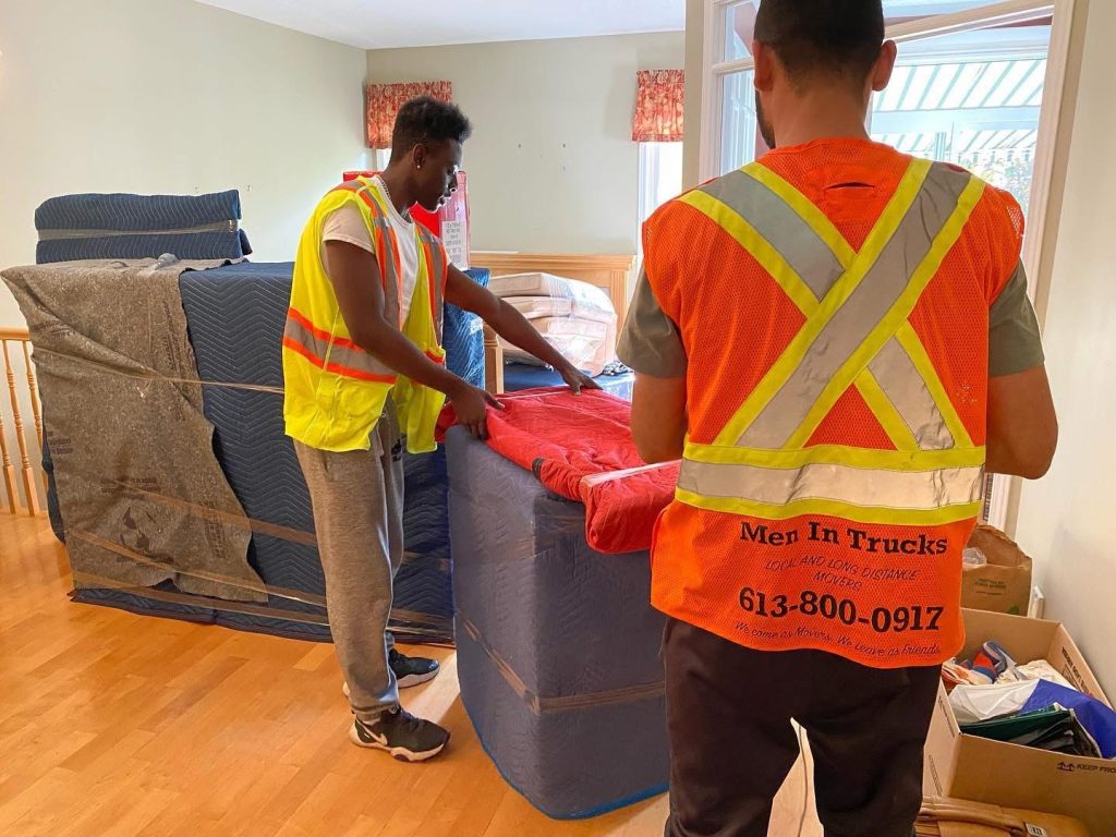 Long distance moving company Ottawa movers loading furniture safely