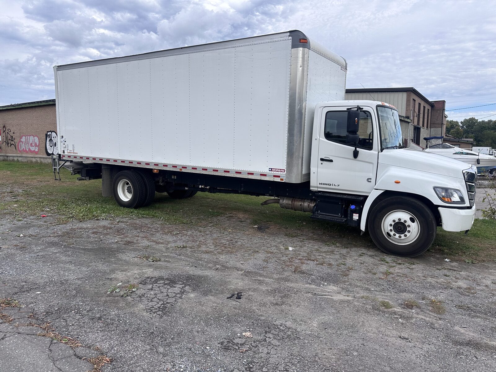 Men In Trucks 26-ft truck ready for an Ottawa move
