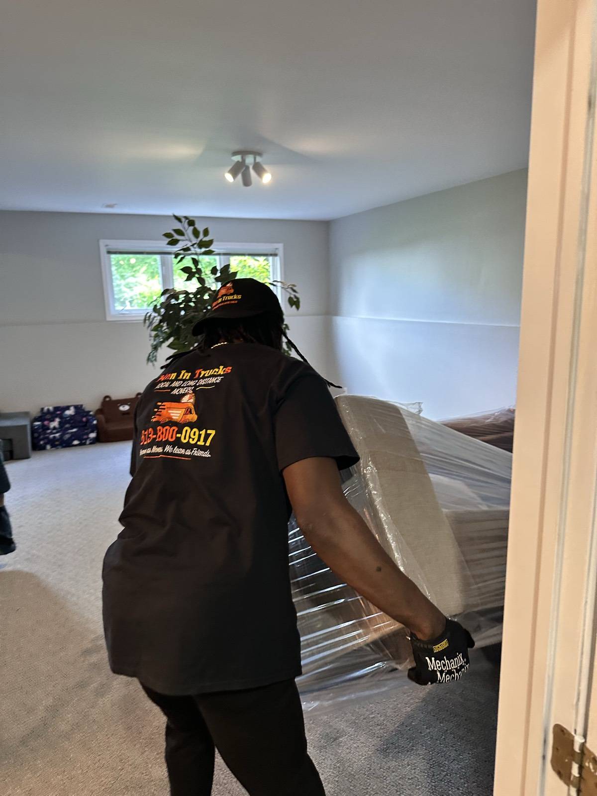 Men In Trucks mover during a home move in Ottawa